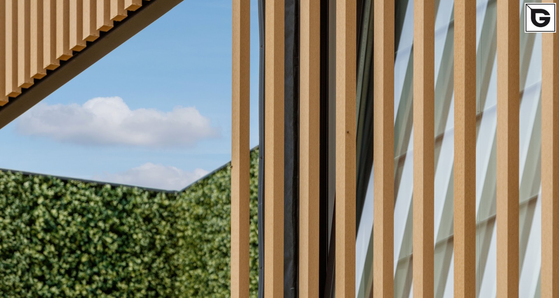 Verwaltungsgebäude_Offene Fassadenverkleidung - verti._Büros