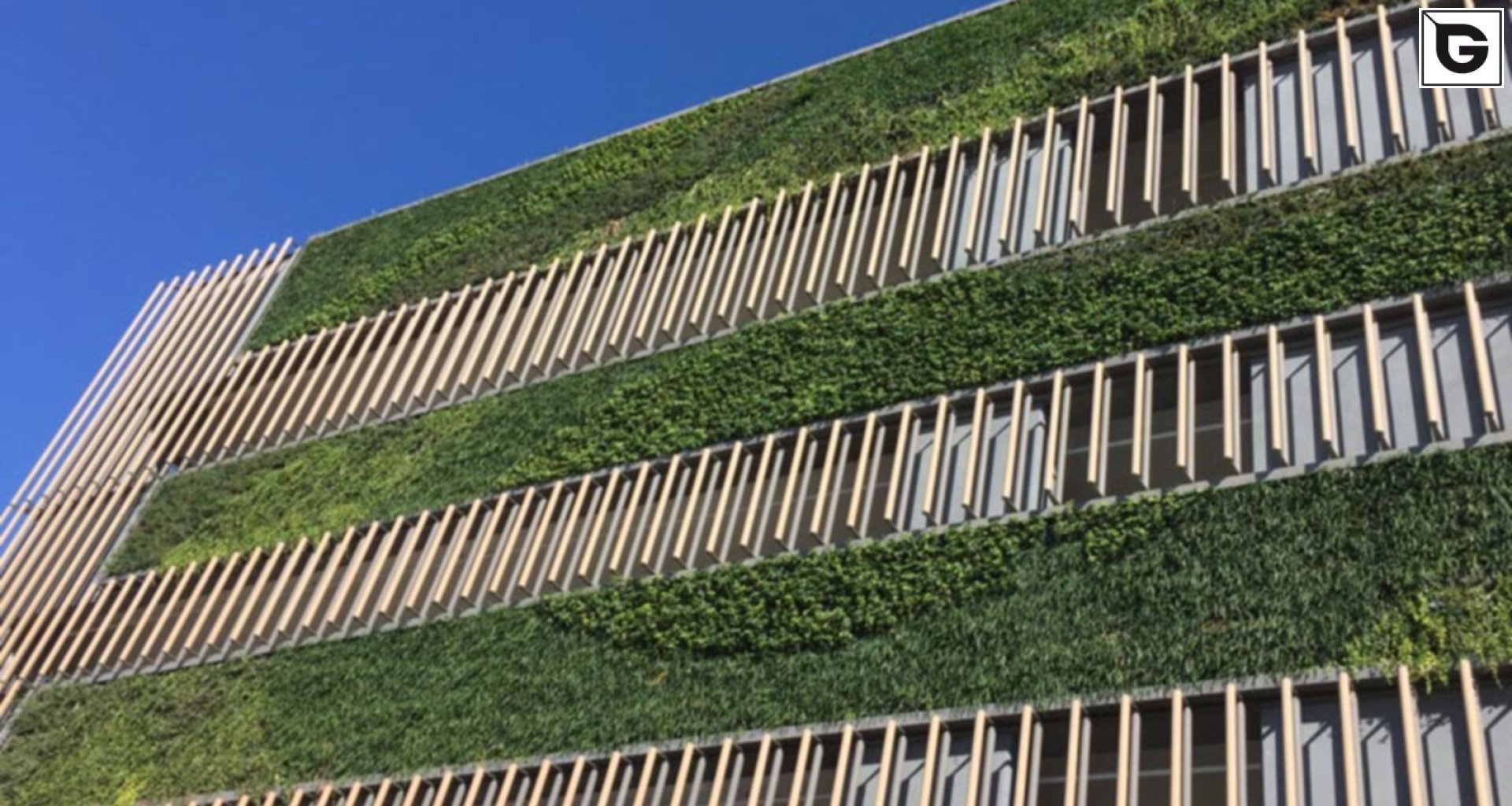 Verwaltungsgebäude_Geländer_Vorzeigeprojekte - Hybrid holz