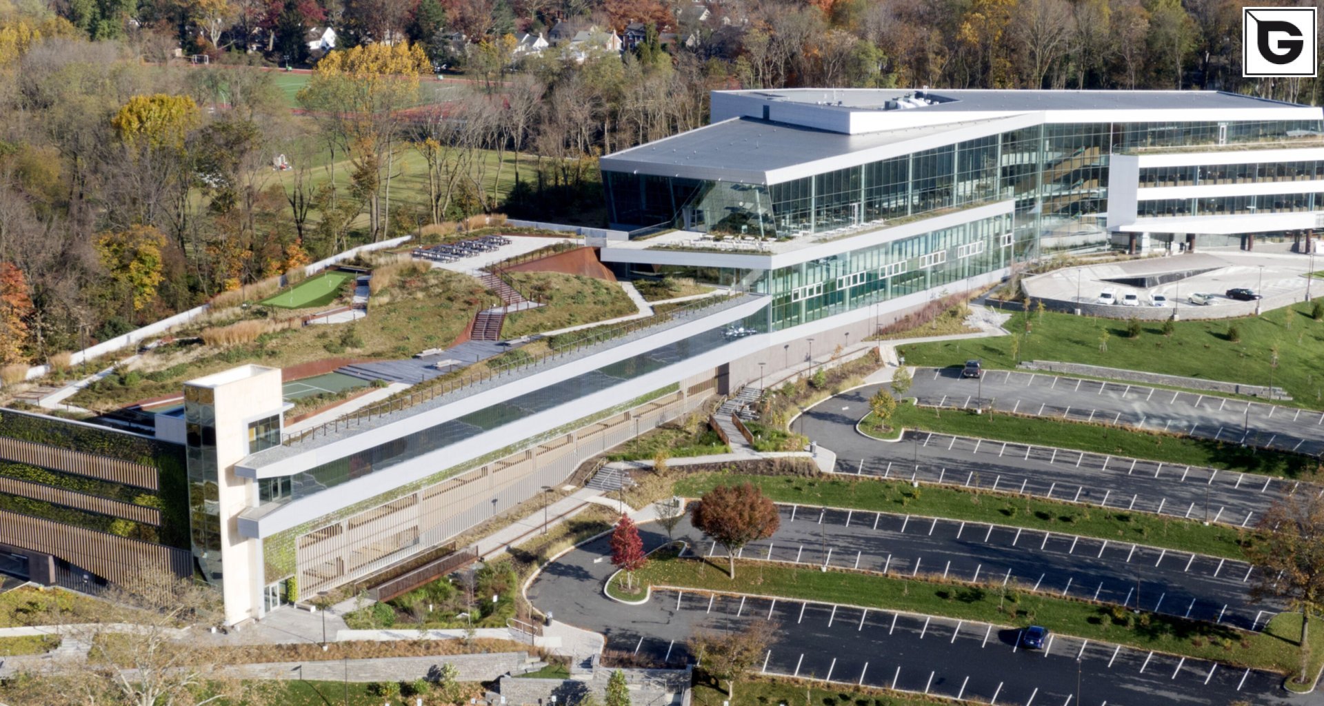 Verwaltungsgebäude_Geländer_Vorzeigeprojekte - Hybrid holz