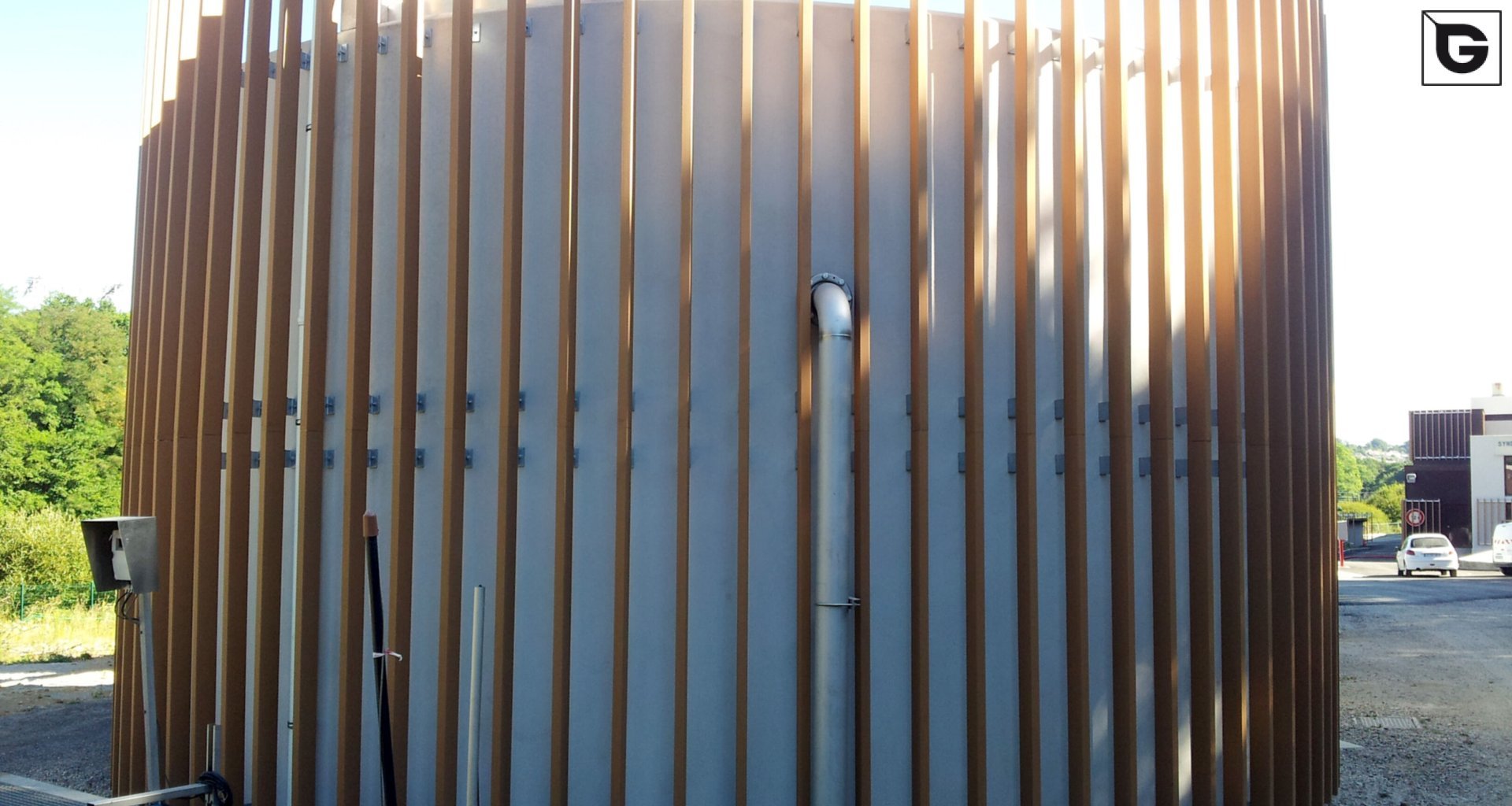 Industrielle Gebäude_Offene Fassadenverkleidung - verti._Industriegebäude