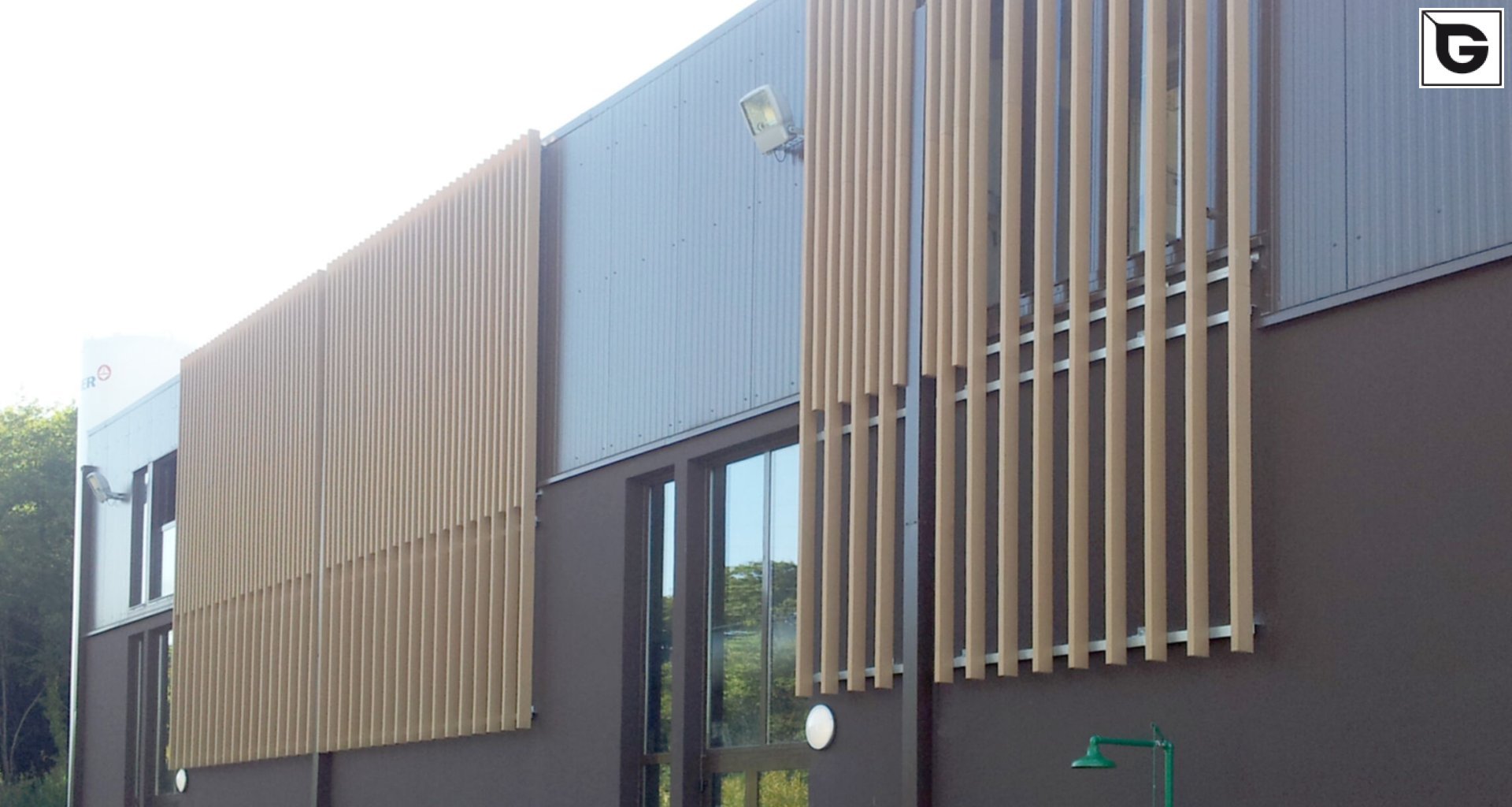 Industrielle Gebäude_Offene Fassadenverkleidung - verti._Industriegebäude