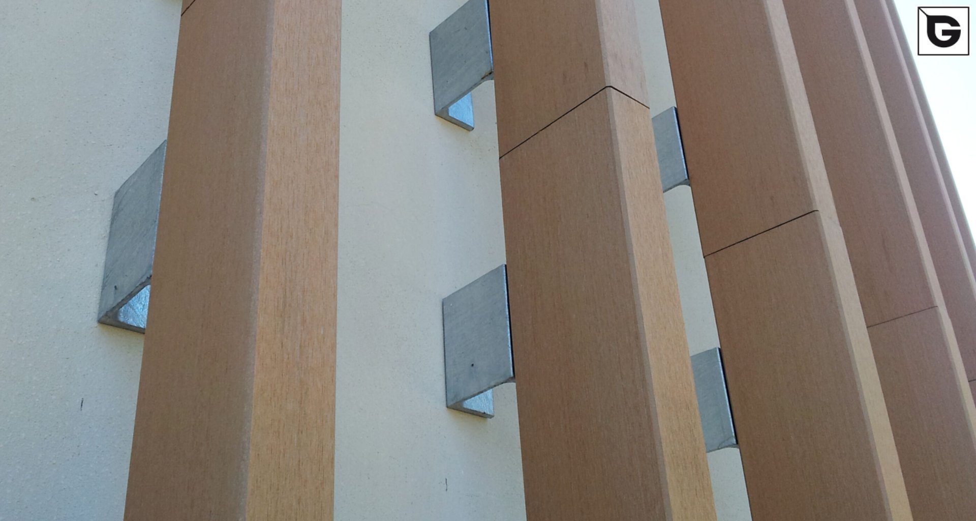 Industrielle Gebäude_Offene Fassadenverkleidung - verti._Industriegebäude