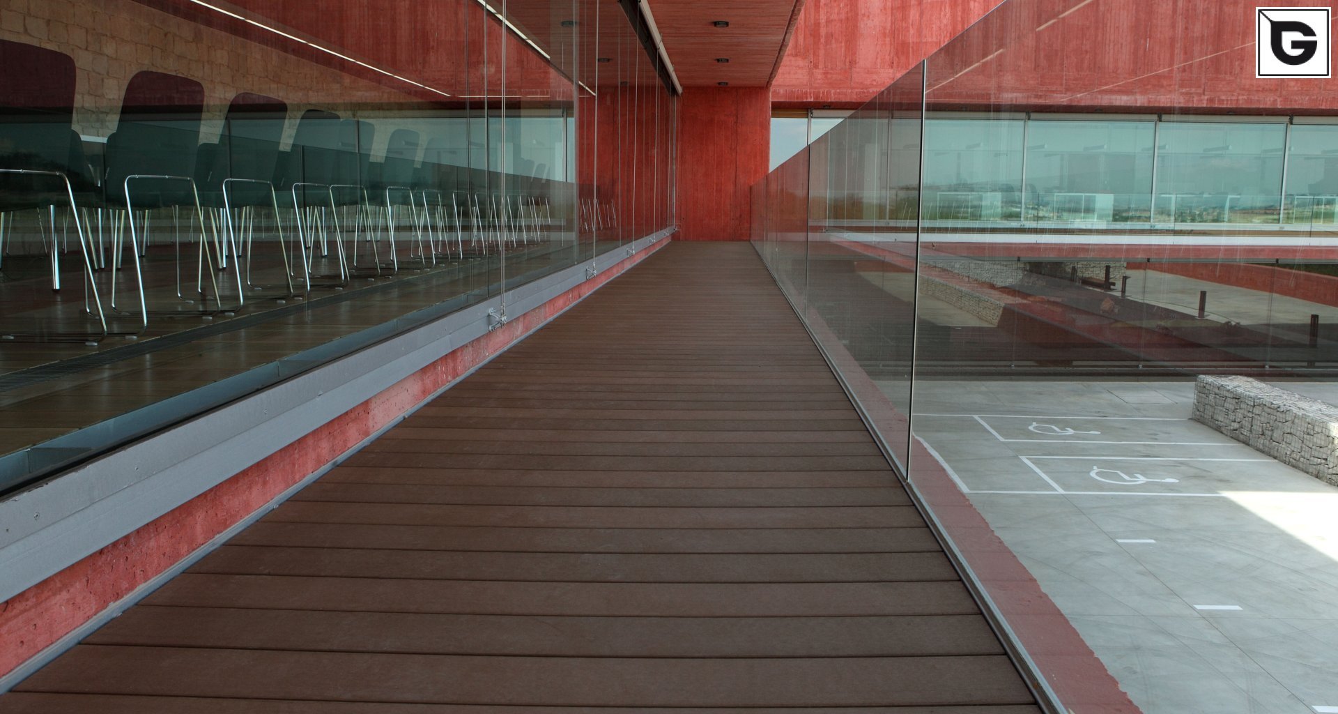 Institutionelle Einrichtungen_Dachanlage, Balk., Laufgang_Gebogene Profilen