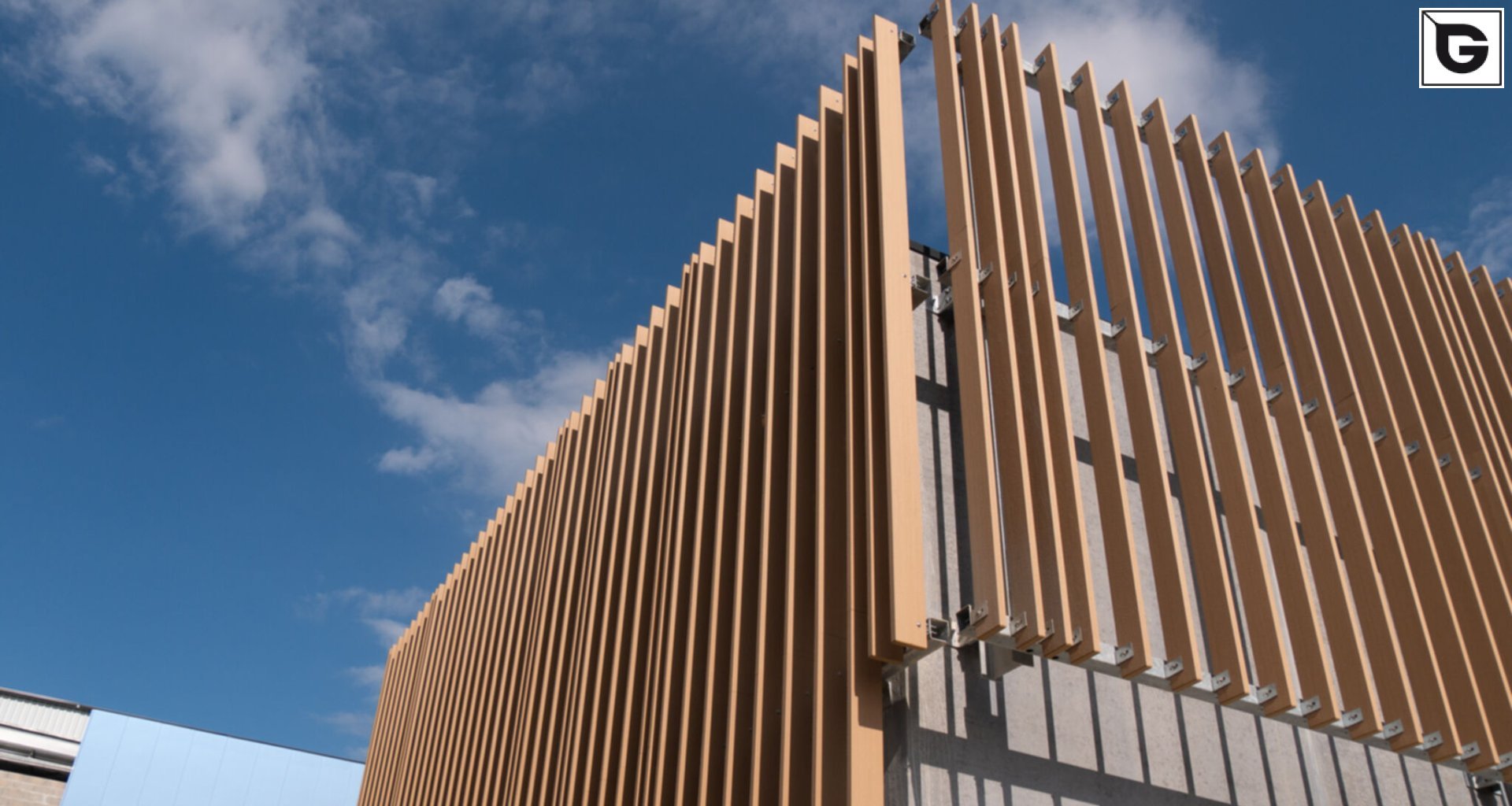 Industrielle Gebäude_Offene Fassadenverkleidung - verti._Industriegebäude