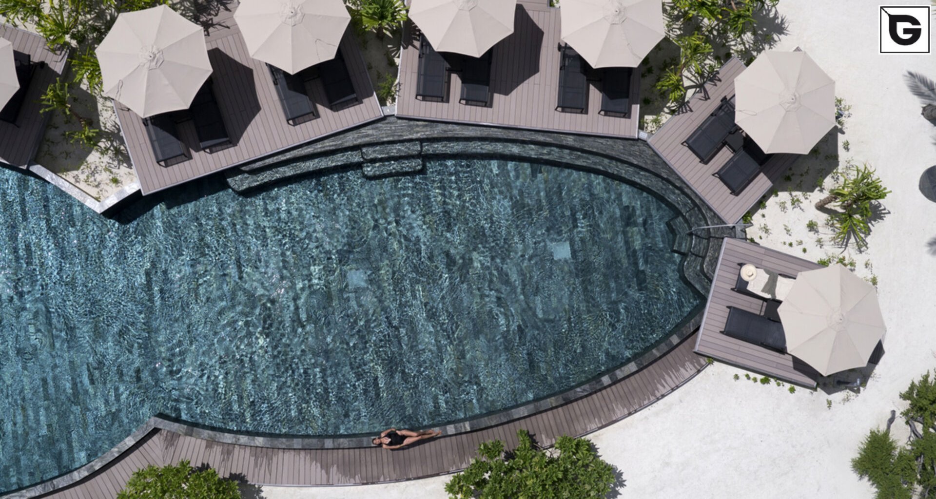 Restaurant und Hotelgewerbe_Schwimmbad deck_Vorzeigeprojekte - WPC holz 