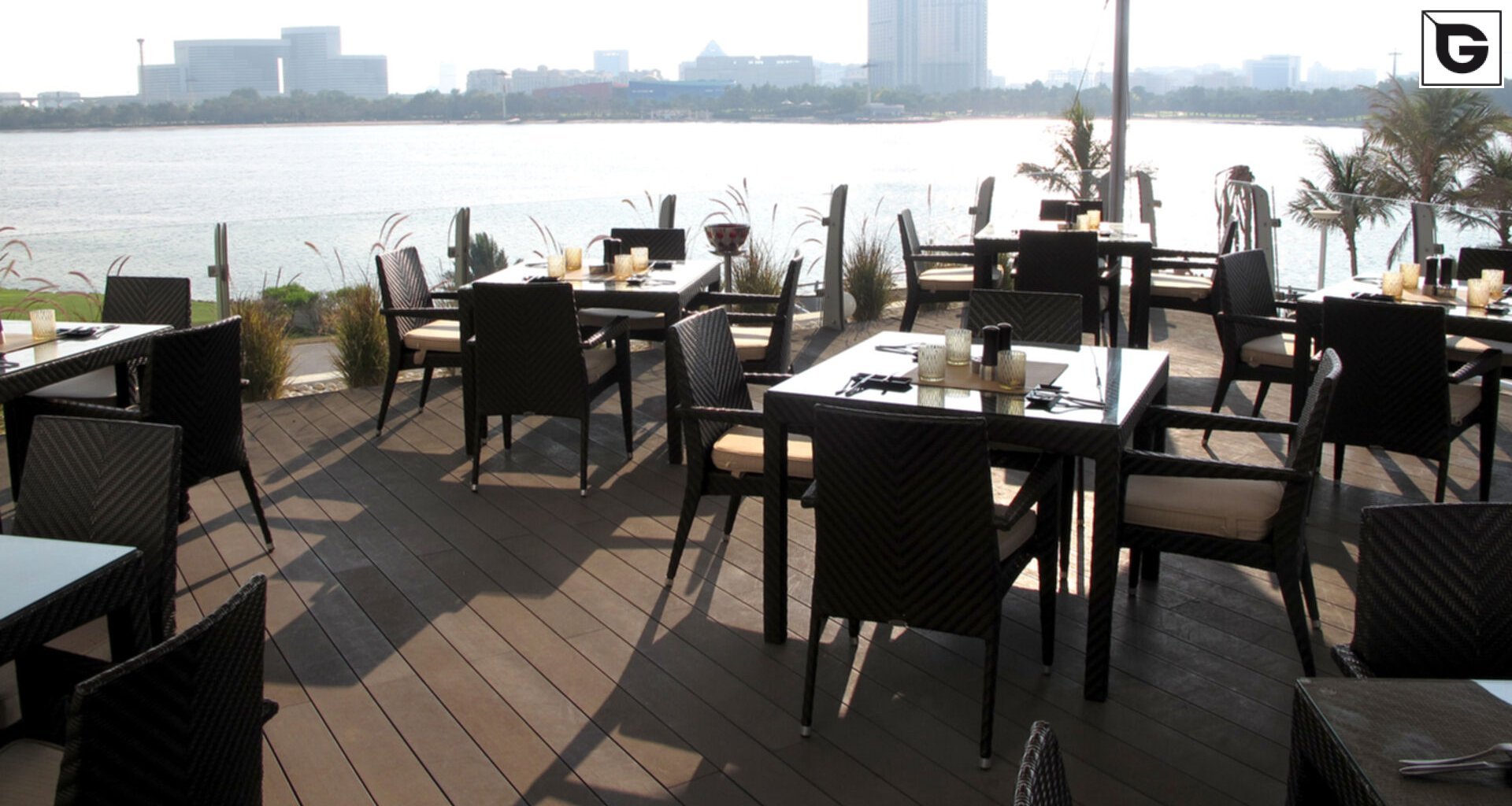 Restaurant und Hotelgewerbe_Schwimmbad deck_Hotel