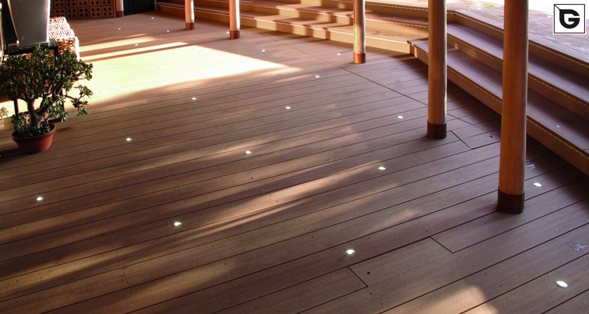 Restaurant und Hotelgewerbe_Schwimmbad deck_Hotel