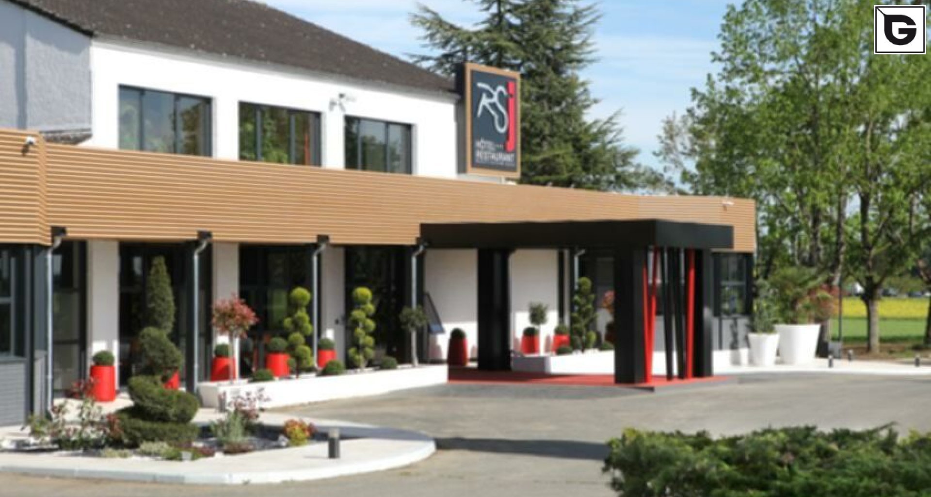 Restaurant und Hotelgewerbe_Offene Fassadenverkleidung - horiz._Hotel