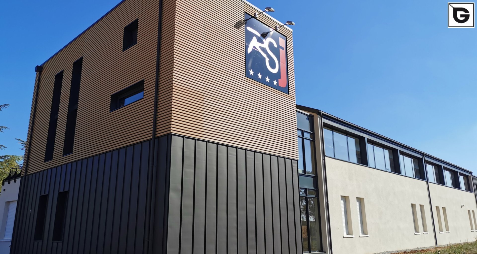 Restaurant und Hotelgewerbe_Offene Fassadenverkleidung - horiz._Hotel