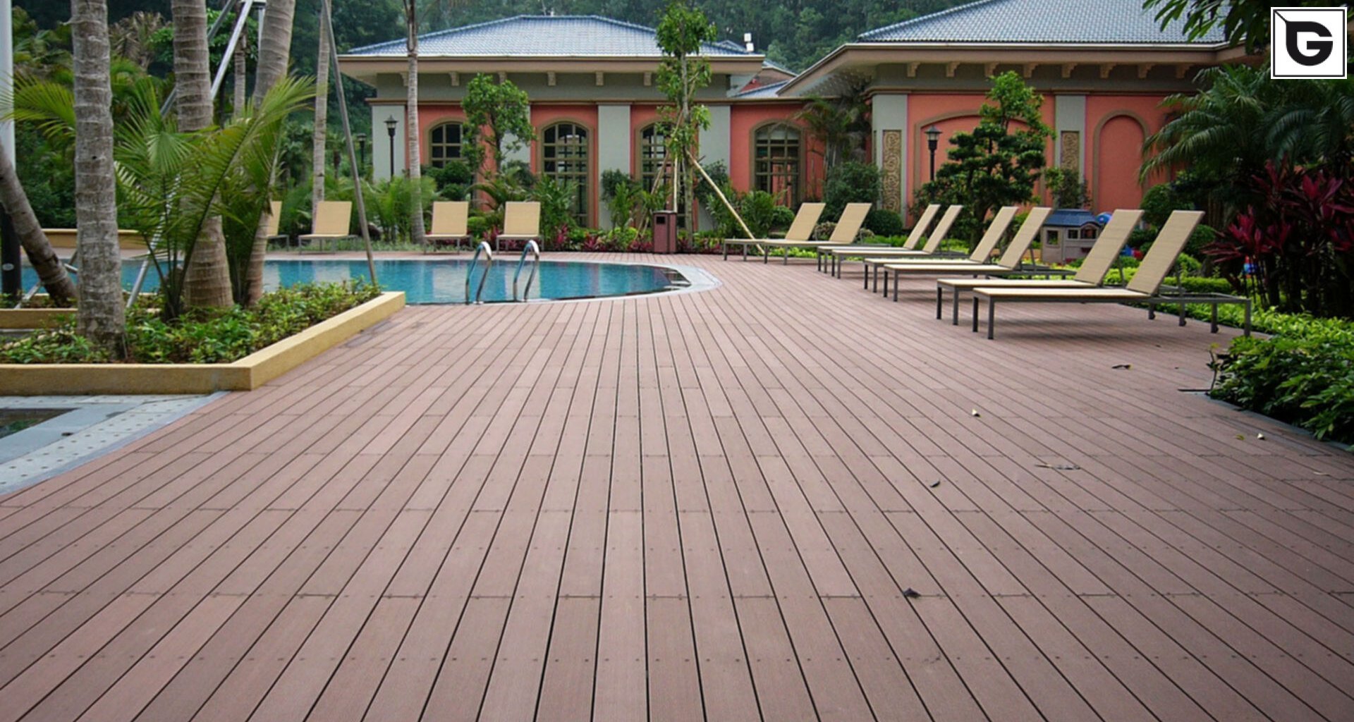 Restaurant und Hotelgewerbe_Schwimmbad deck_Hotel