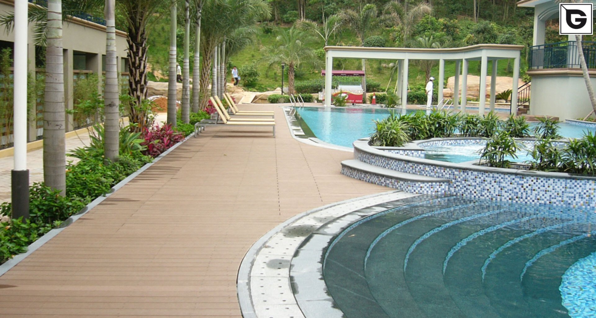 Restaurant und Hotelgewerbe_Schwimmbad deck_Hotel