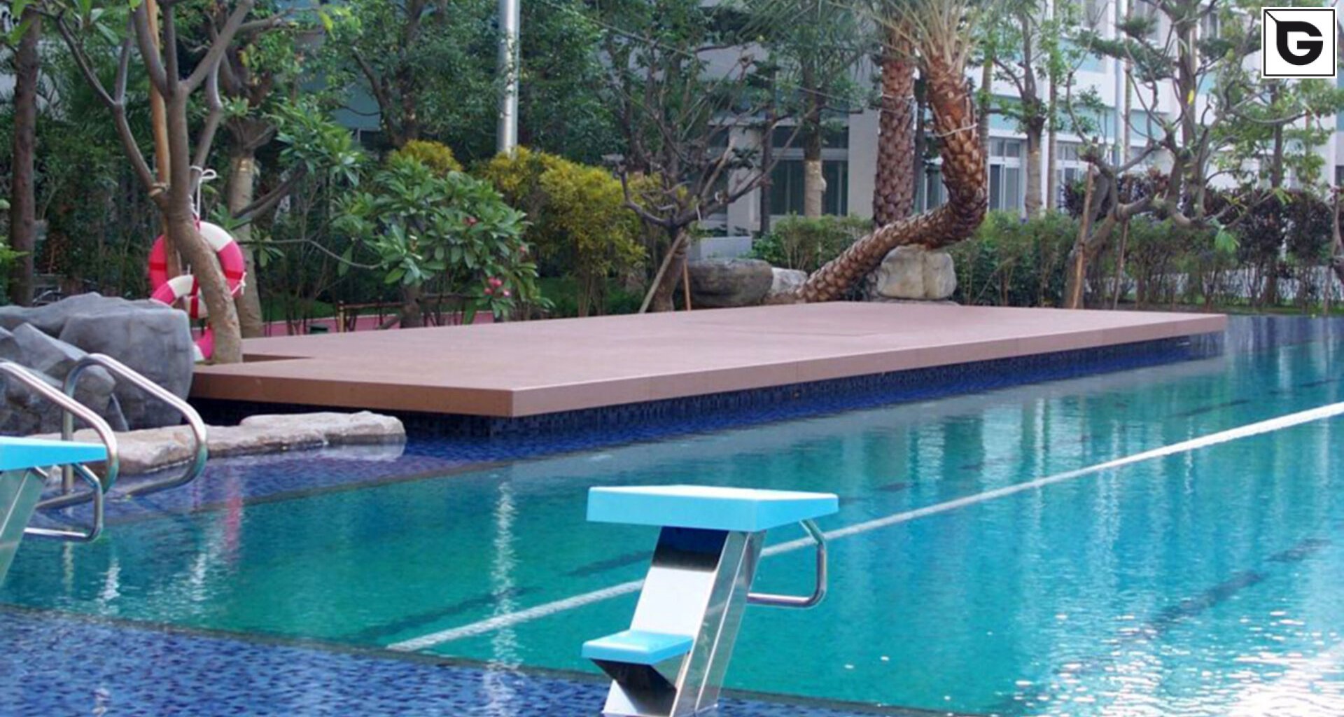 Restaurant und Hotelgewerbe_Schwimmbad deck_Hotel