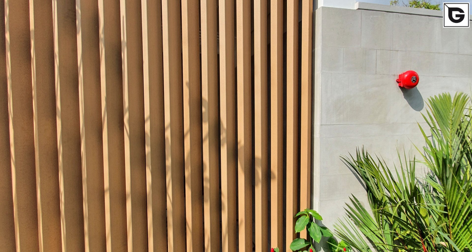 Restaurant und Hotelgewerbe_Vertical Sonnenschutz, jalousien_Am Wasser entlang