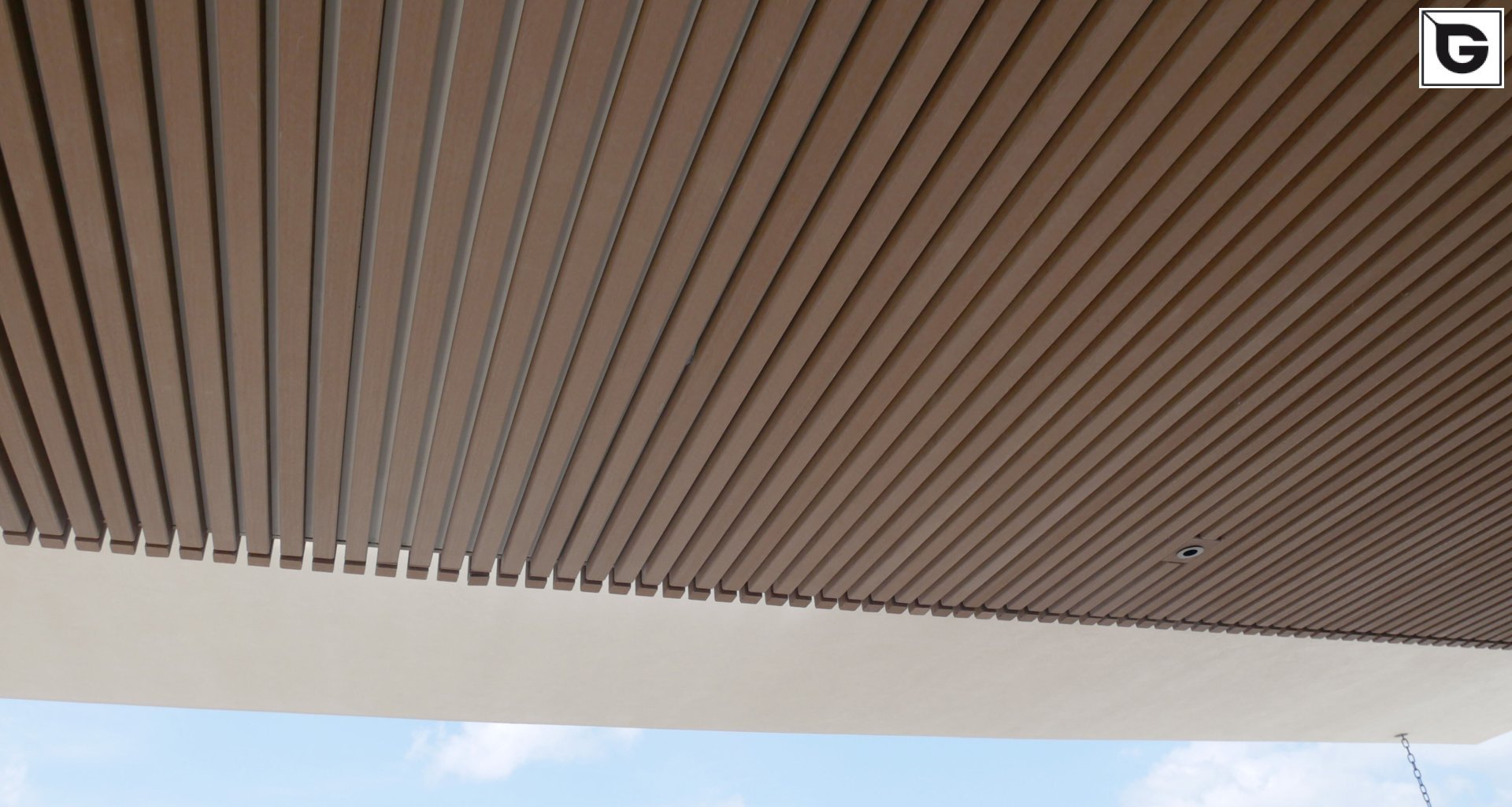 Restaurant und Hotelgewerbe_Vertical Sonnenschutz, jalousien_Vorzeigeprojekte - Hybrid holz