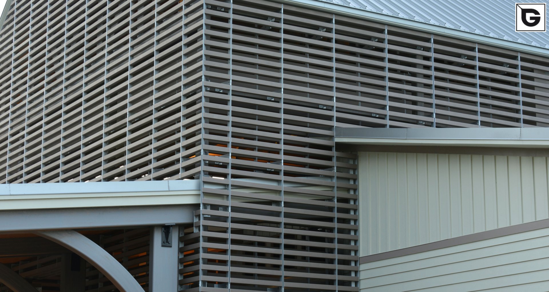 Institutionelle Einrichtungen_Horizontal Sonnenschutz, jalousien_Vorzeigeprojekte - Hybrid holz