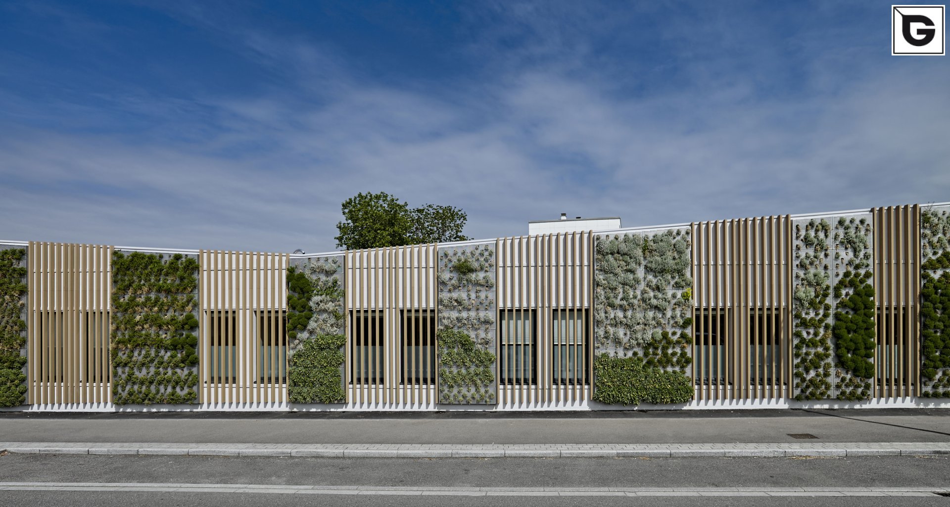 Institutionelle Einrichtungen_Offene Fassadenverkleidung - verti._Vorzeigeprojekte - Hybrid holz