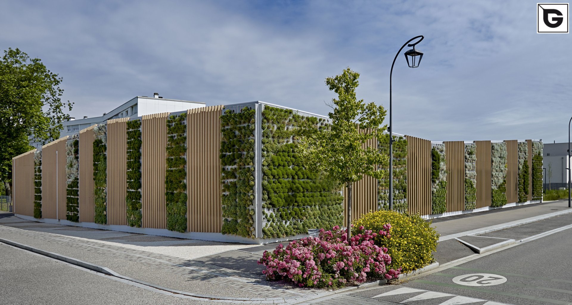 Institutionelle Einrichtungen_Offene Fassadenverkleidung - verti._Vorzeigeprojekte - Hybrid holz