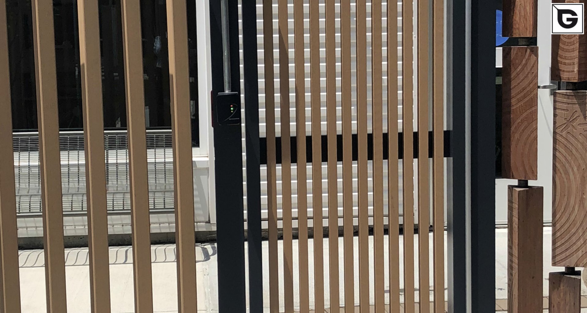 Institutionelle Einrichtungen_Zäune, Mauer, Portal_Krankenhaus, Arztpraxis