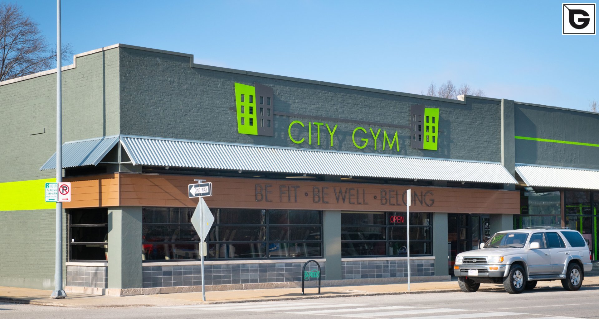 Institutionelle Einrichtungen_Fassadenverkleidung - horizontal_kommerzielles Zeichen