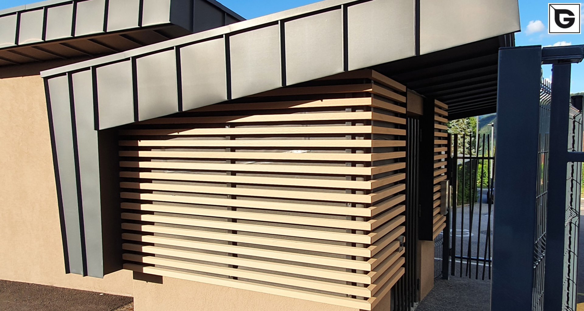 Institutionelle Einrichtungen_Offene Fassadenverkleidung - horiz._Polizei, Feuerwehrmann