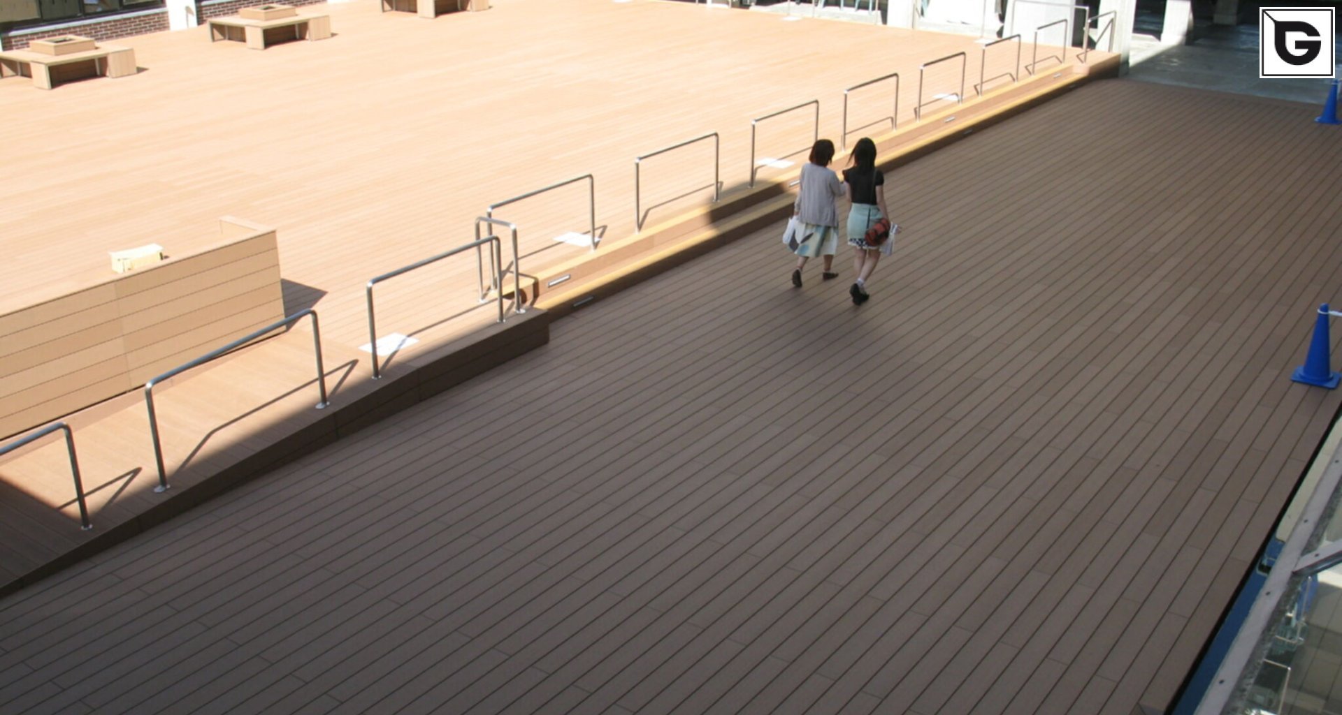 Institutionelle Einrichtungen_Terrasse Gewerbliche Nutzung_Gebogene Profilen