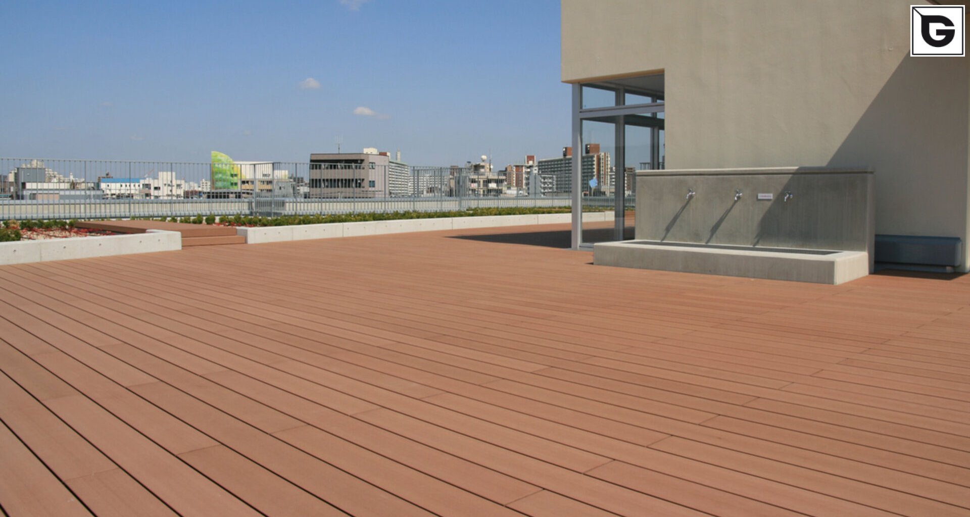 Institutionelle Einrichtungen_Terrasse Gewerbliche Nutzung_Gebogene Profilen