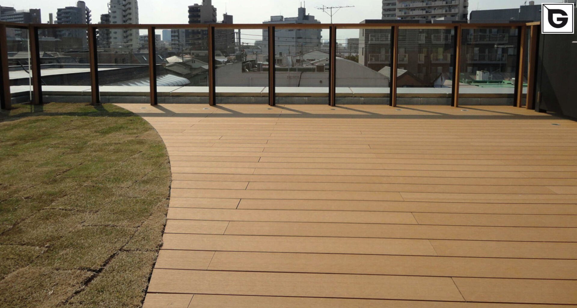 Institutionelle Einrichtungen_Terrasse Gewerbliche Nutzung_Gebogene Profilen