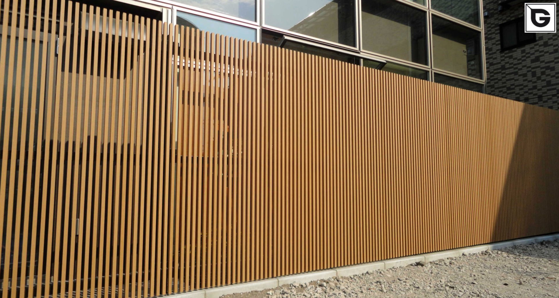 Institutionelle Einrichtungen_Zäune, Mauer, Portal_Gebogene Profilen