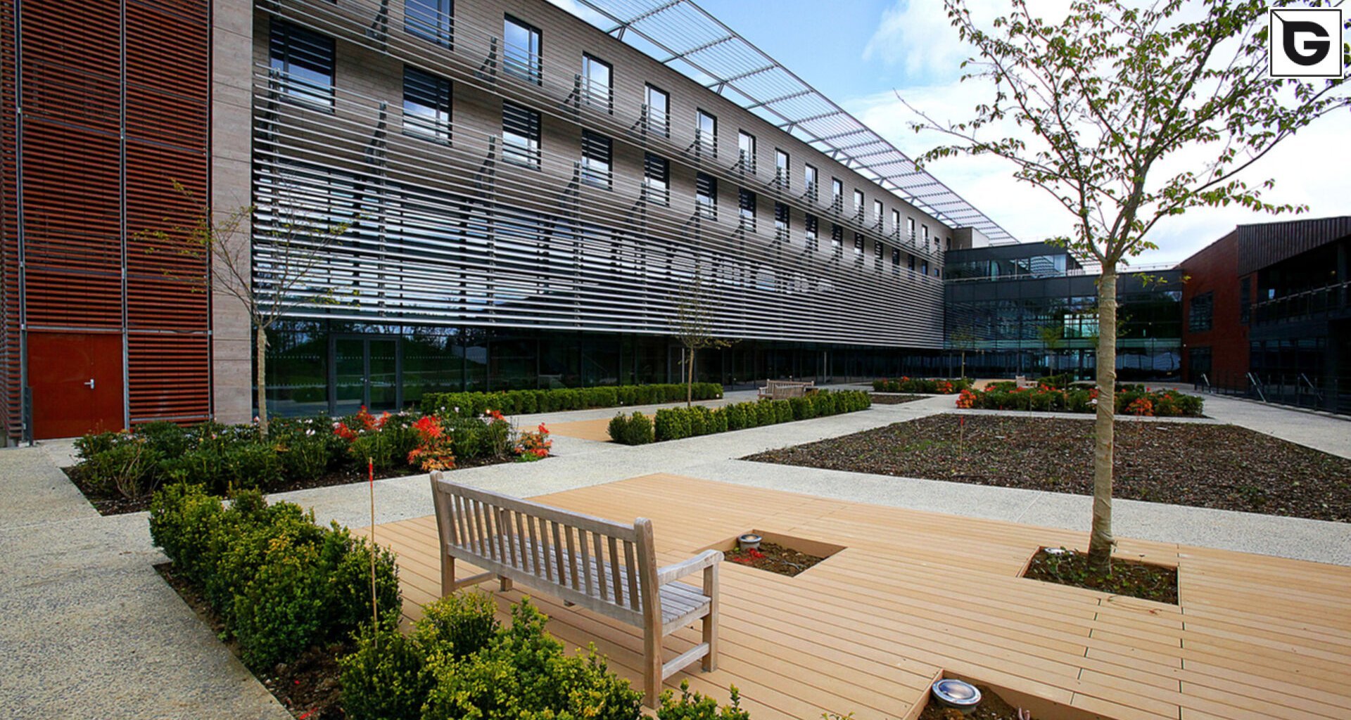 Institutionelle Einrichtungen_Dachanlage, Balk., Laufgang_Gebogene Profilen