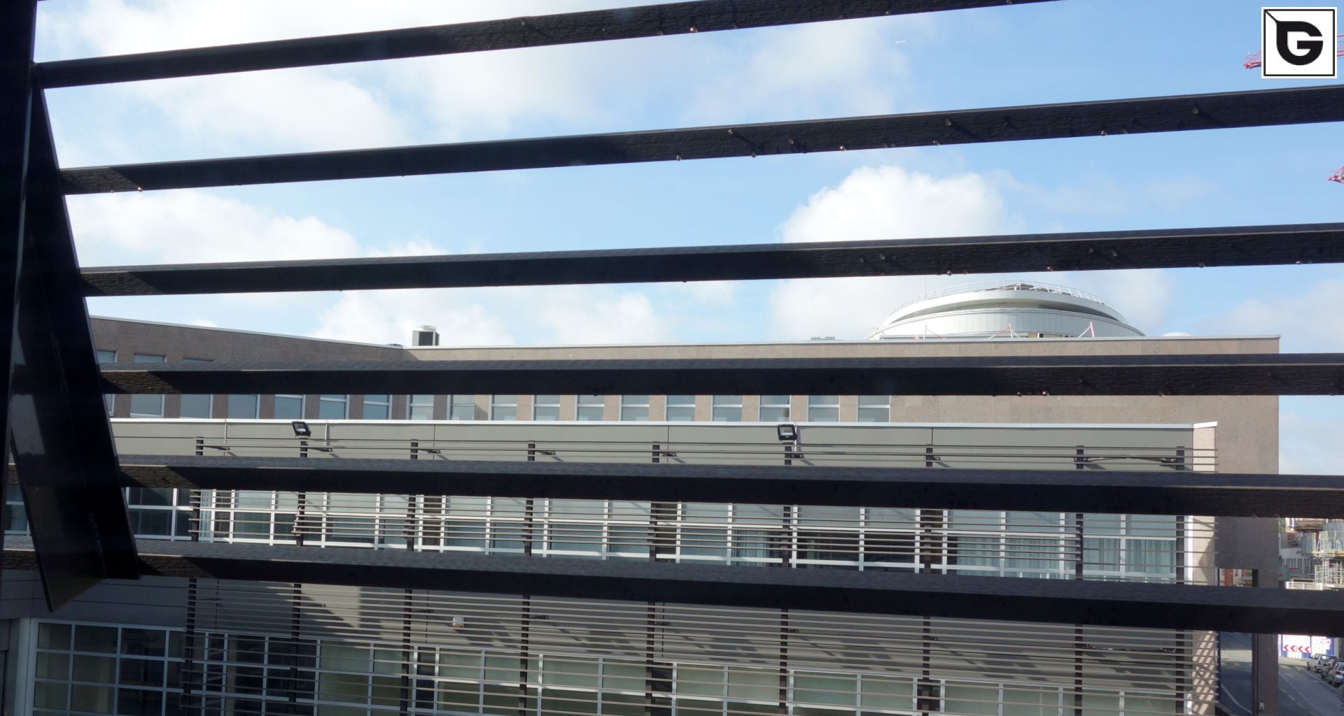 Institutionelle Einrichtungen_Horizontal Sonnenschutz, jalousien_Gebogene Profilen