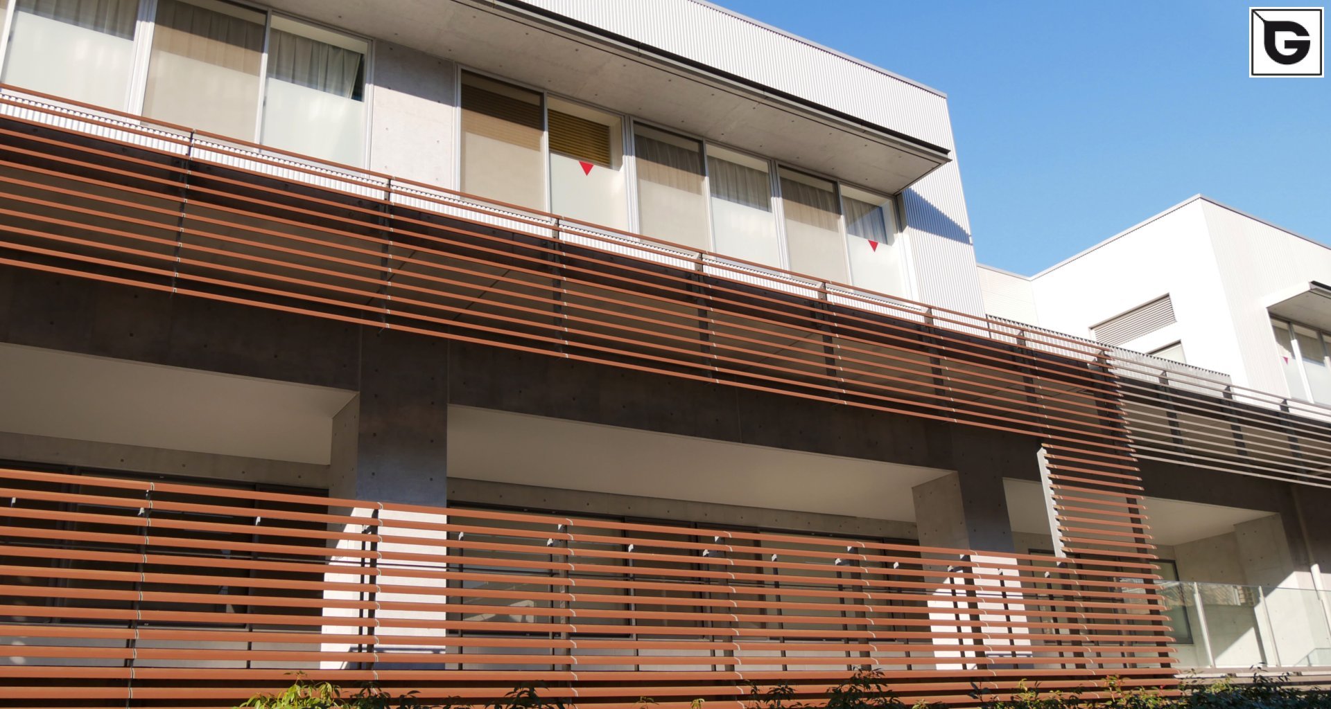 Institutionelle Einrichtungen_Horizontal Sonnenschutz, jalousien_Gebogene Profilen