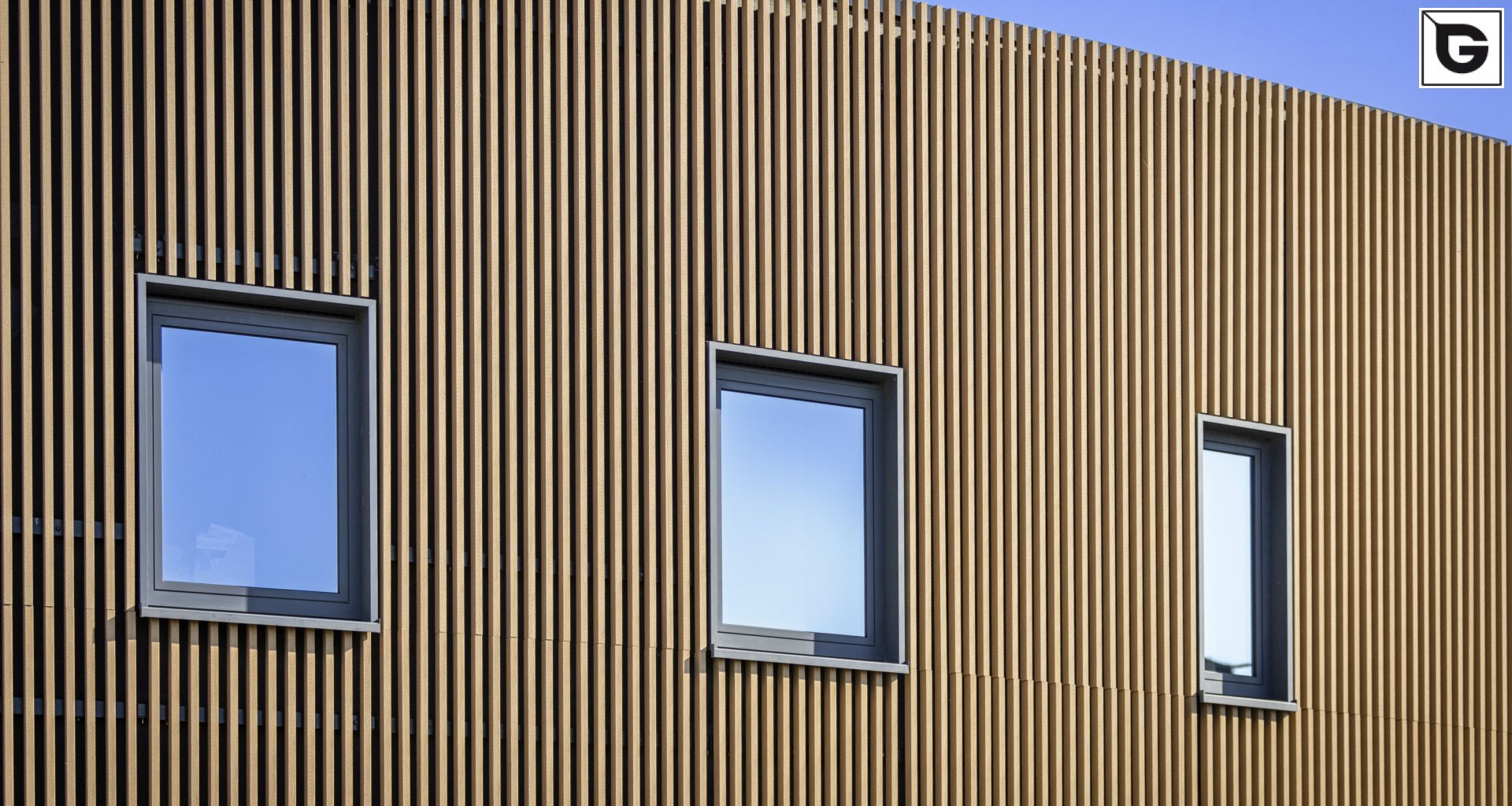 Institutionelle Einrichtungen_Offene Fassadenverkleidung - verti._Gebogene Profilen