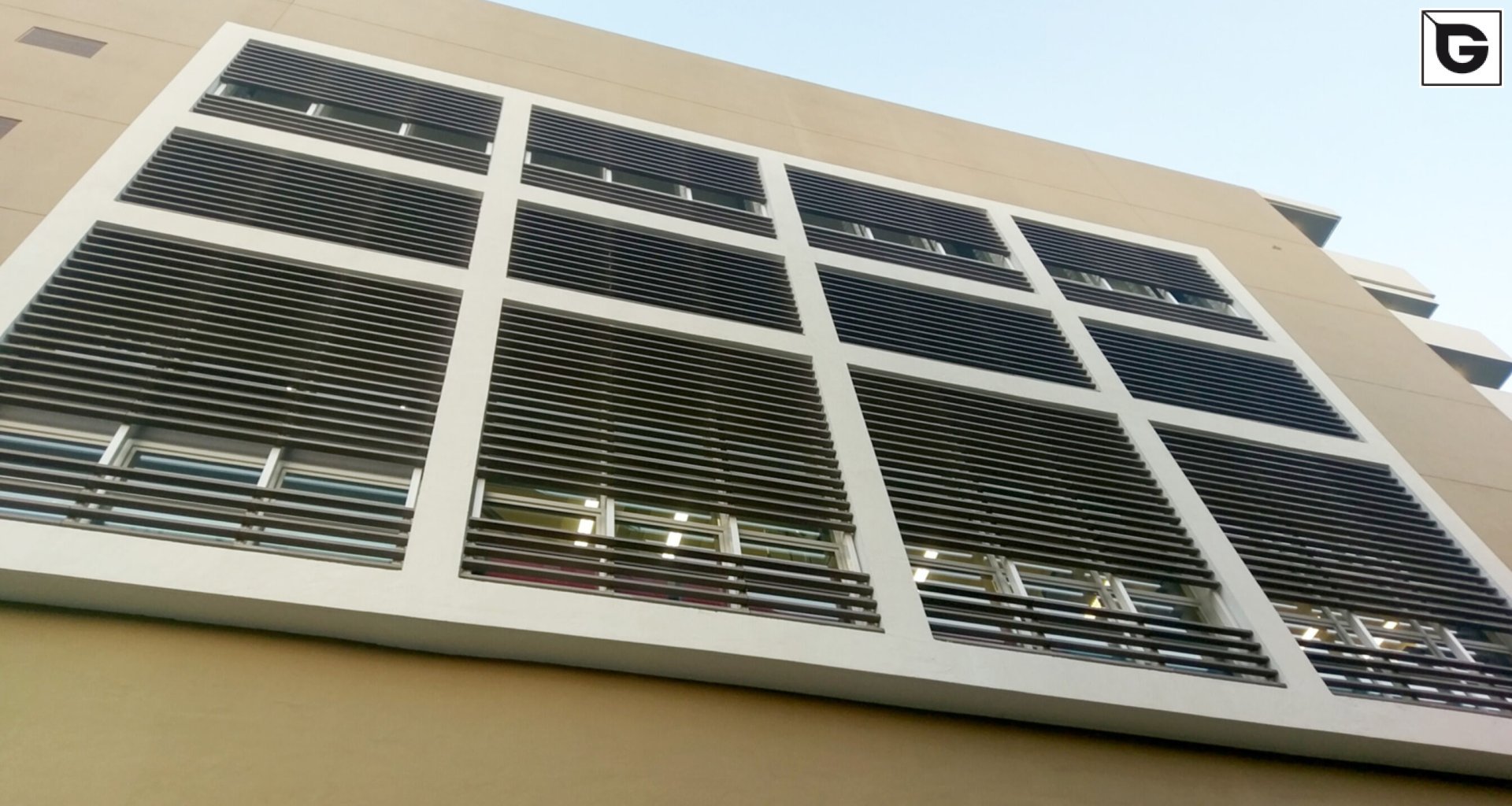 Institutionelle Einrichtungen_Zäune, Mauer, Portal_Gebogene Profilen