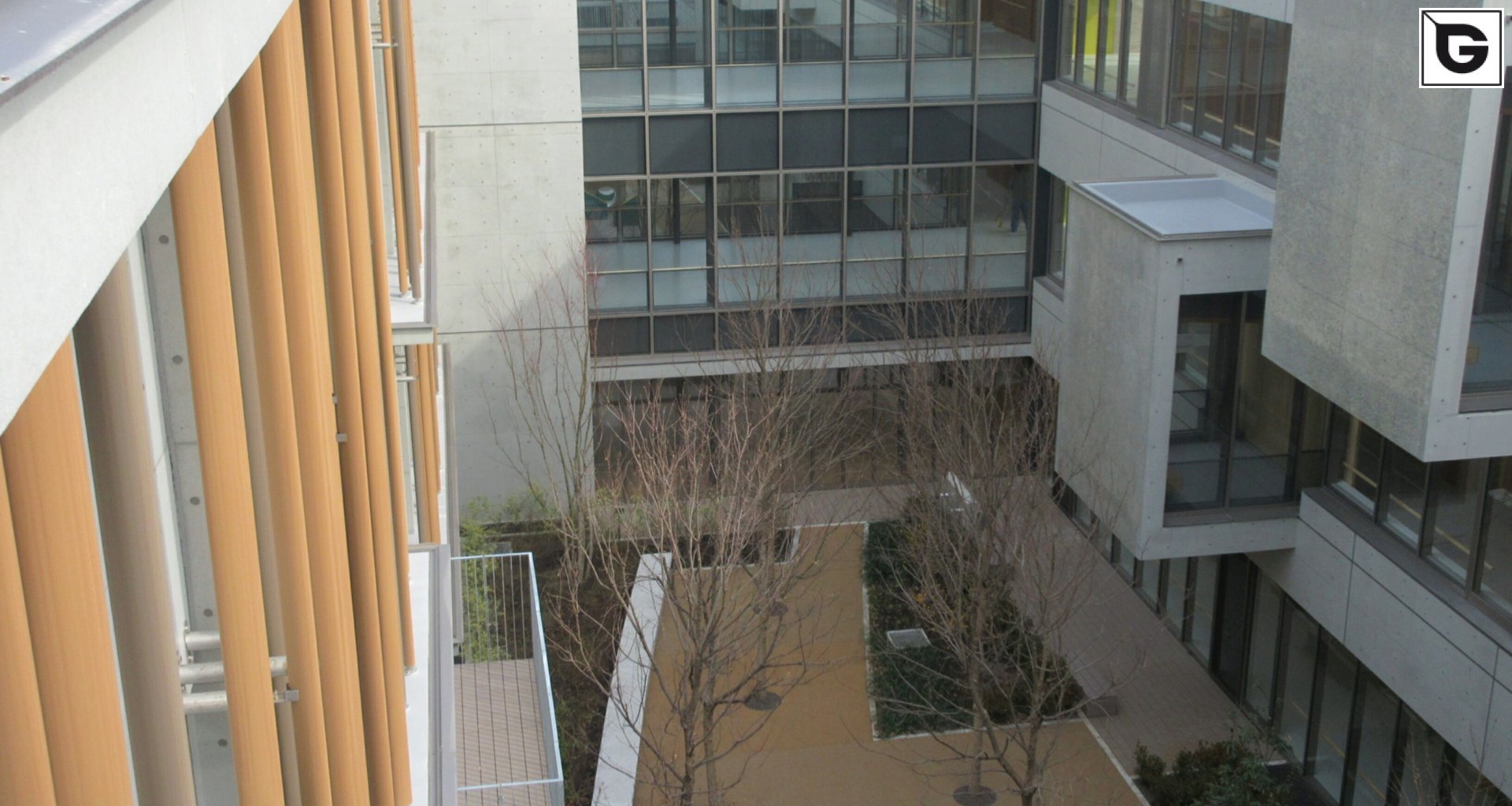 Institutionelle Einrichtungen_Vertical Sonnenschutz, jalousien_Gebogene Profilen