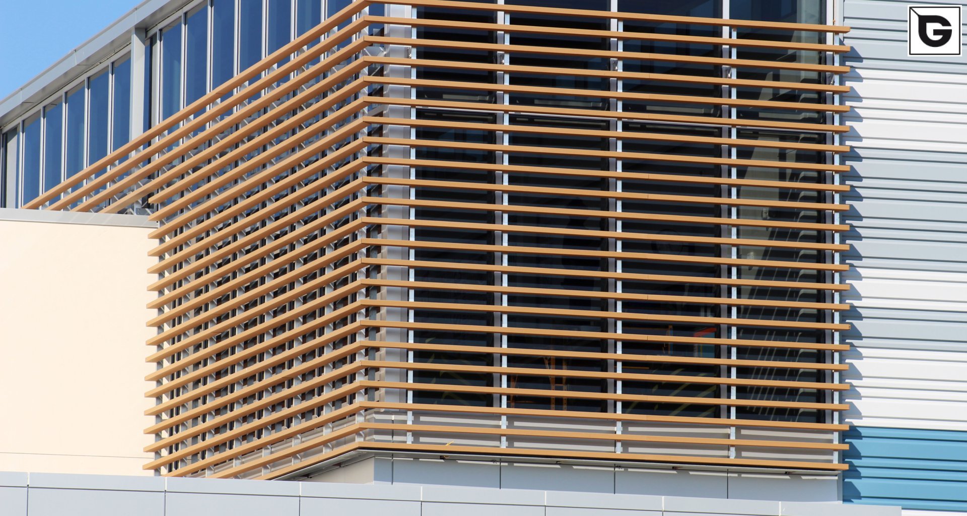 Institutionelle Einrichtungen_Horizontal Sonnenschutz, jalousien_Gebogene Profilen