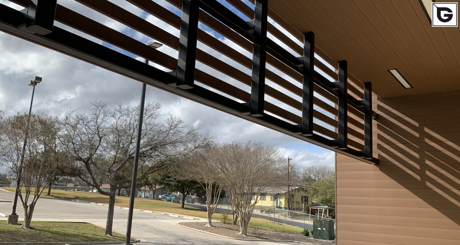 Institutionelle Einrichtungen_Fassadenverkleidung - horizontal_Gebogene Profilen