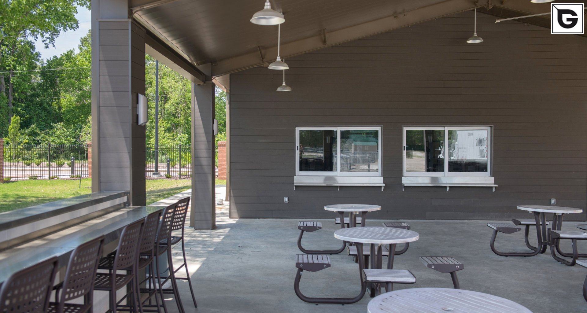 Institutionelle Einrichtungen_Fassadenverkleidung - horizontal_Lehranstalt