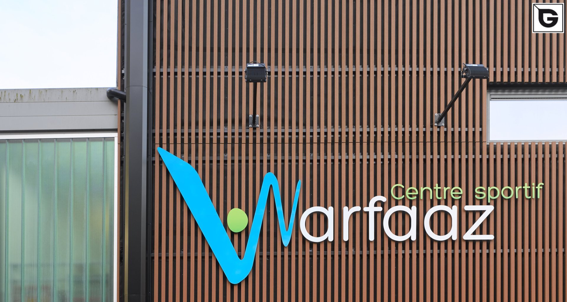 Institutionelle Einrichtungen_Offene Fassadenverkleidung - verti._Sporteinrichtung