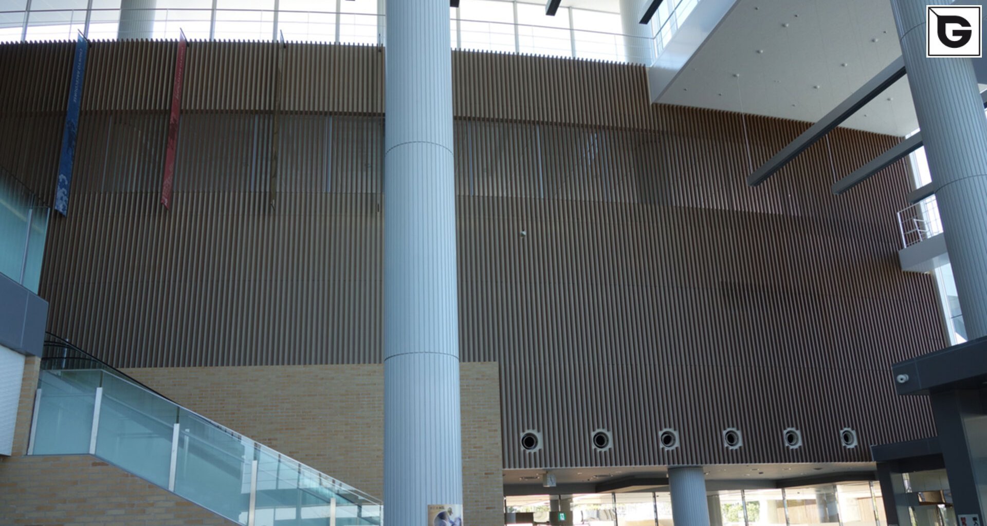 Institutionelle Einrichtungen_Offene Fassadenverkleidung - verti._Sporteinrichtung