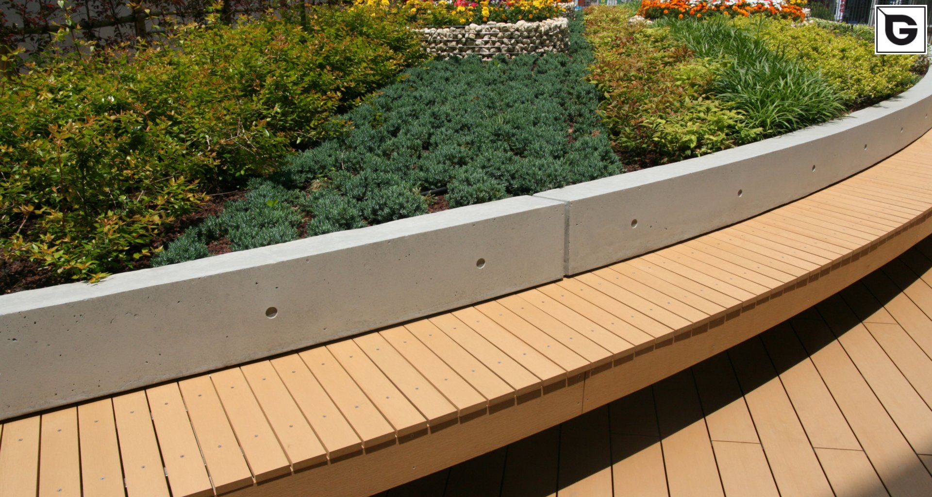 Kaufmännische Gebäude_Straßenausstattung_Finanzielle Institution