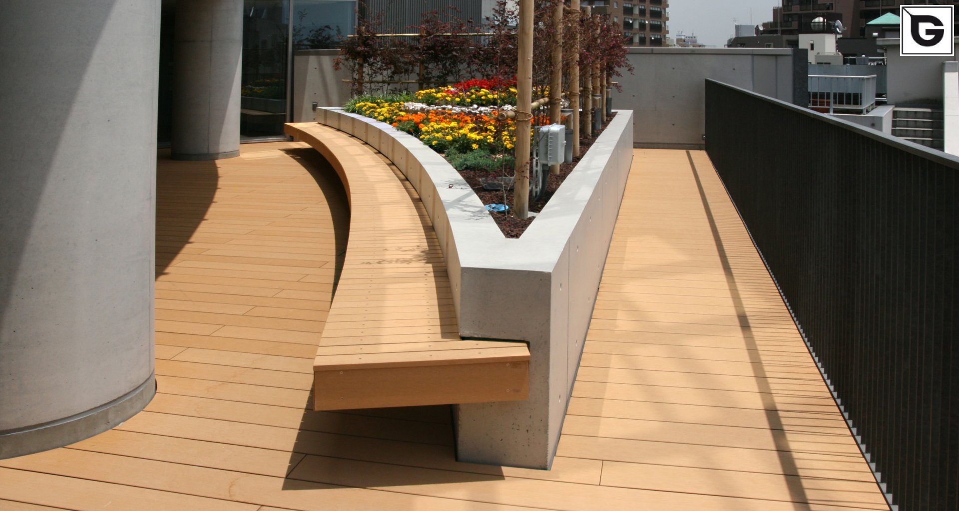 Kaufmännische Gebäude_Straßenausstattung_Finanzielle Institution