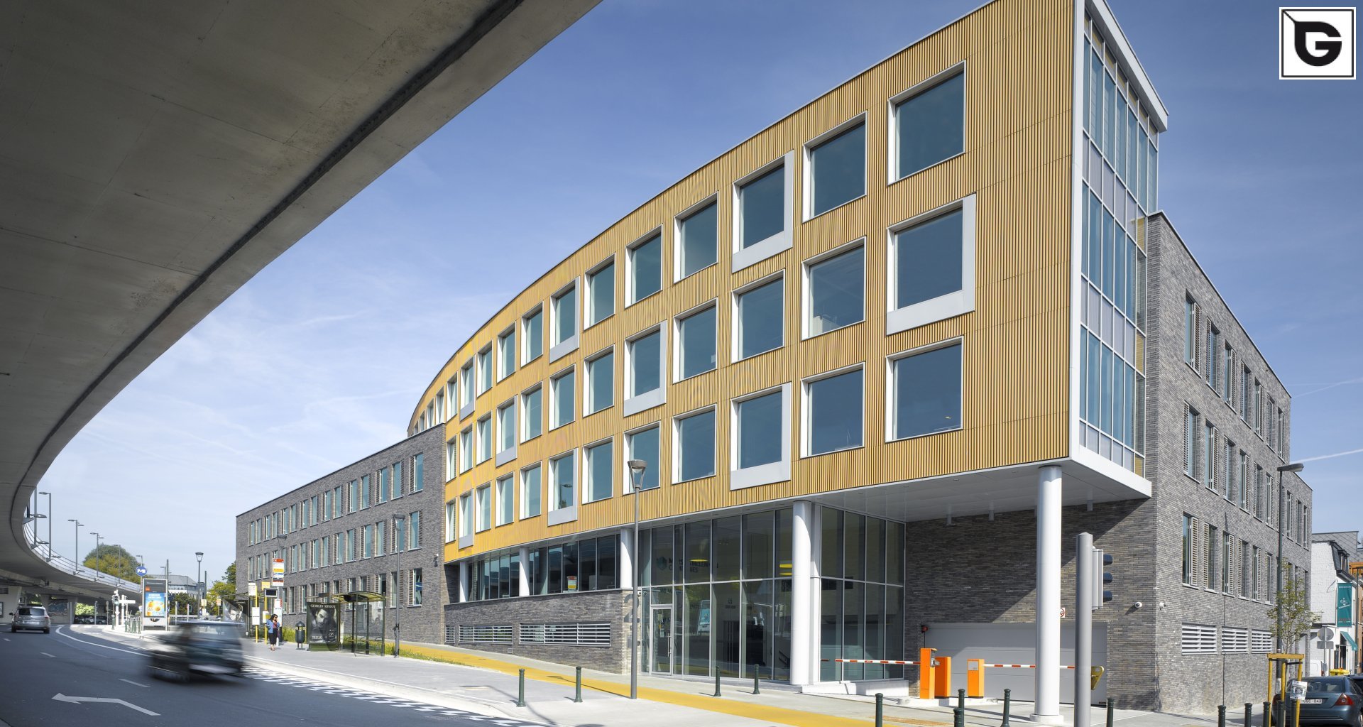 Kaufmännische Gebäude_Offene Fassadenverkleidung - verti._Finanzielle Institution