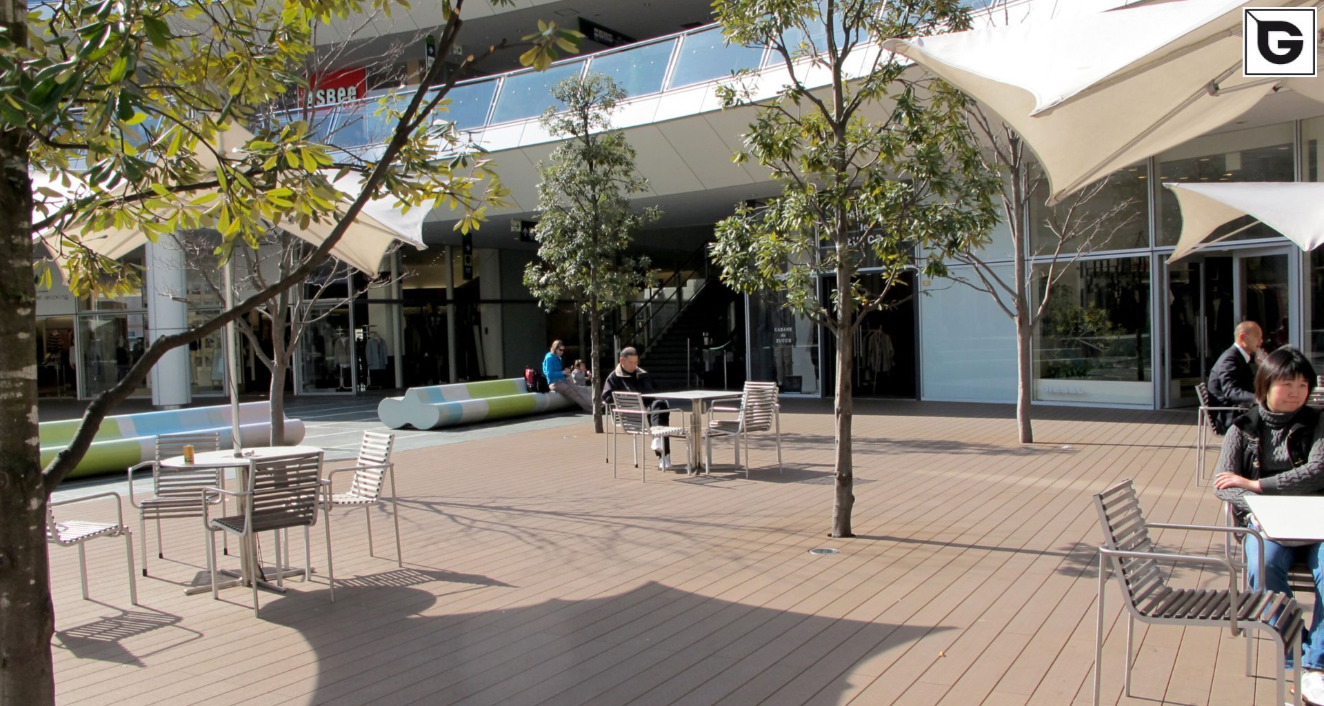 Kaufmännische Gebäude_Terrasse Gewerbliche Nutzung_Einkaufszentrum