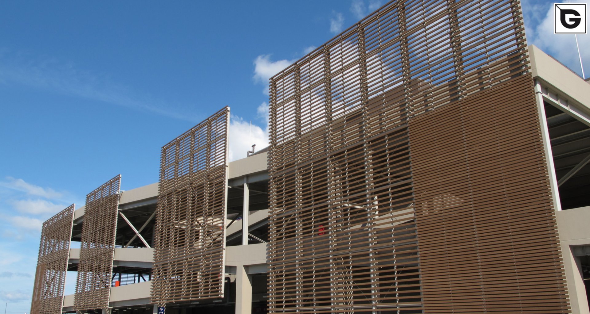 Kaufmännische Gebäude_Horizontal Sonnenschutz, jalousien_Einkaufszentrum