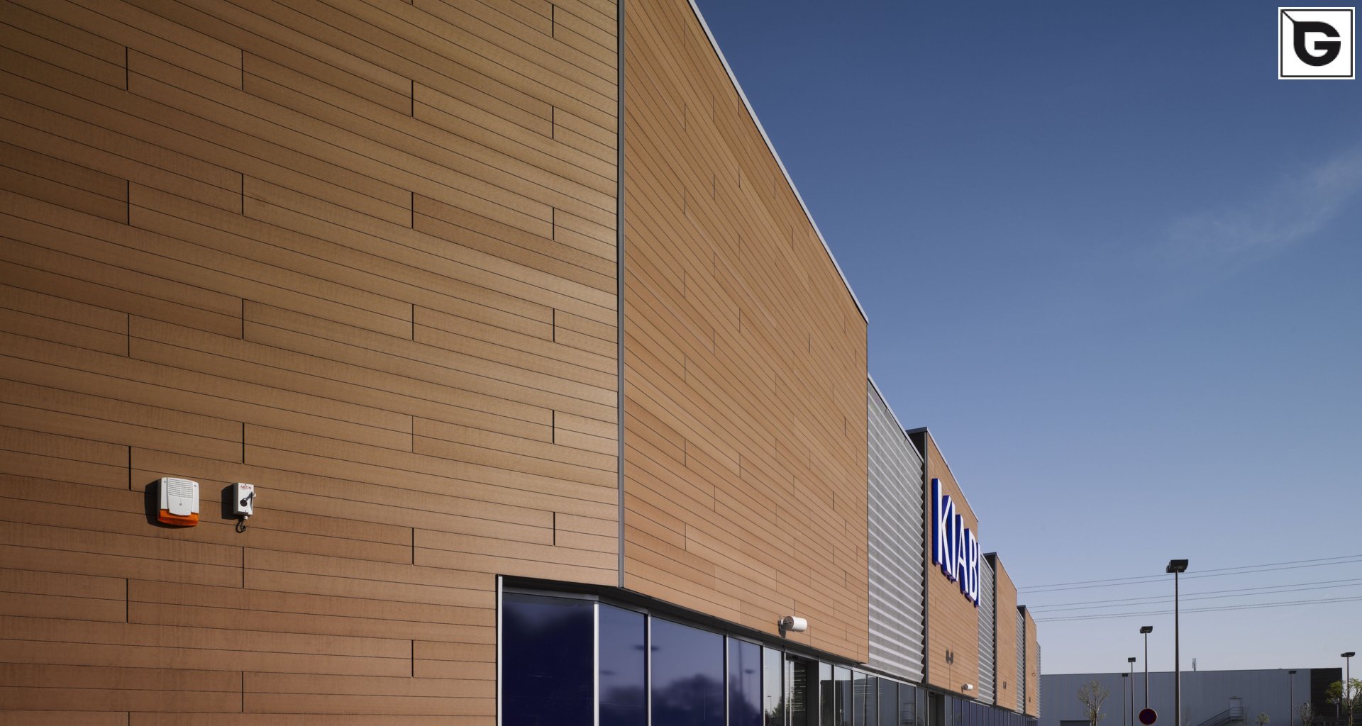 Kaufmännische Gebäude_Fassadenverkleidung - horizontal_Einkaufszentrum