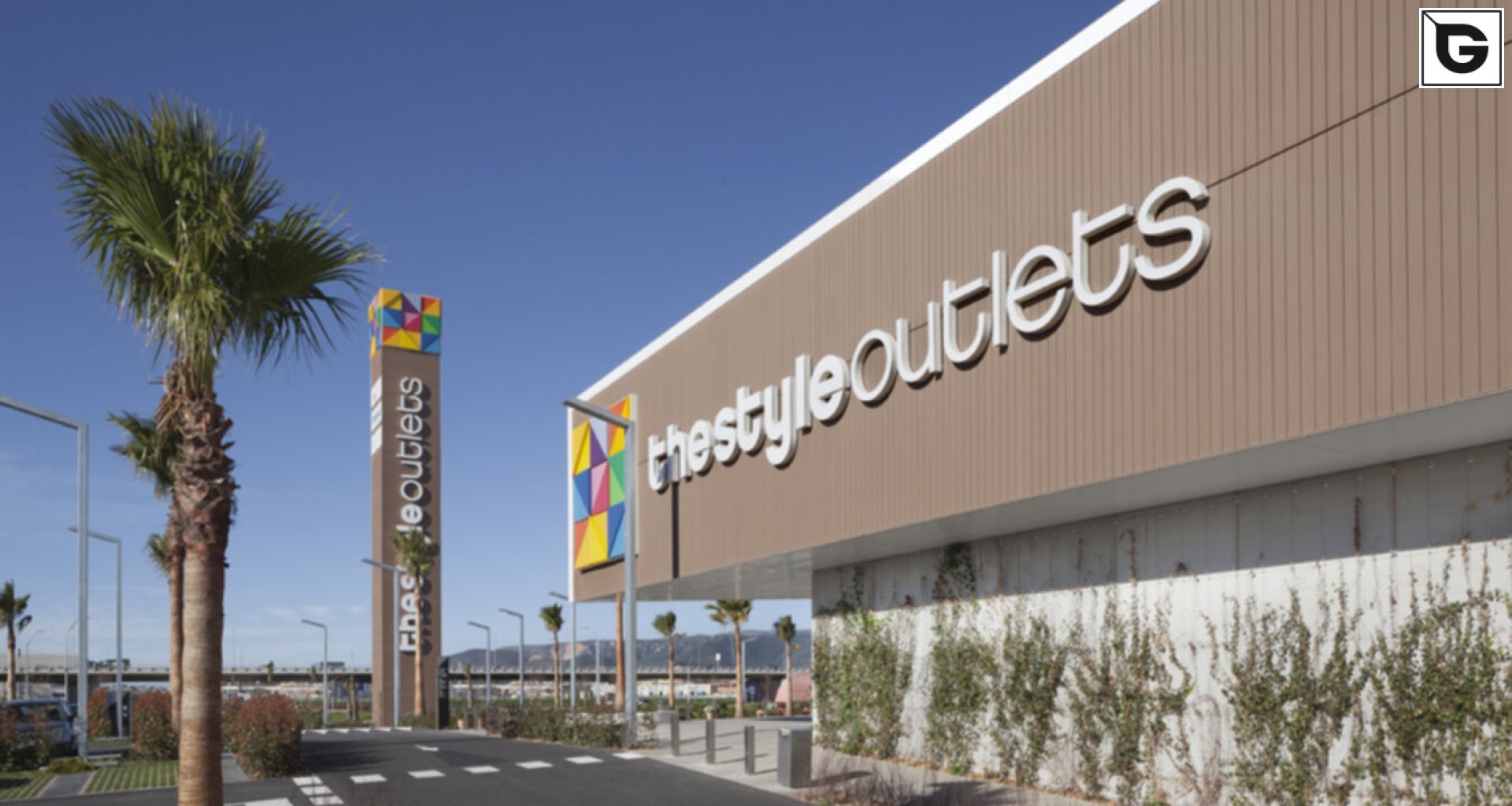 Kaufmännische Gebäude_Verti & Horiz Fassadenverkleidung _Vorzeigeprojekte - WPC holz 