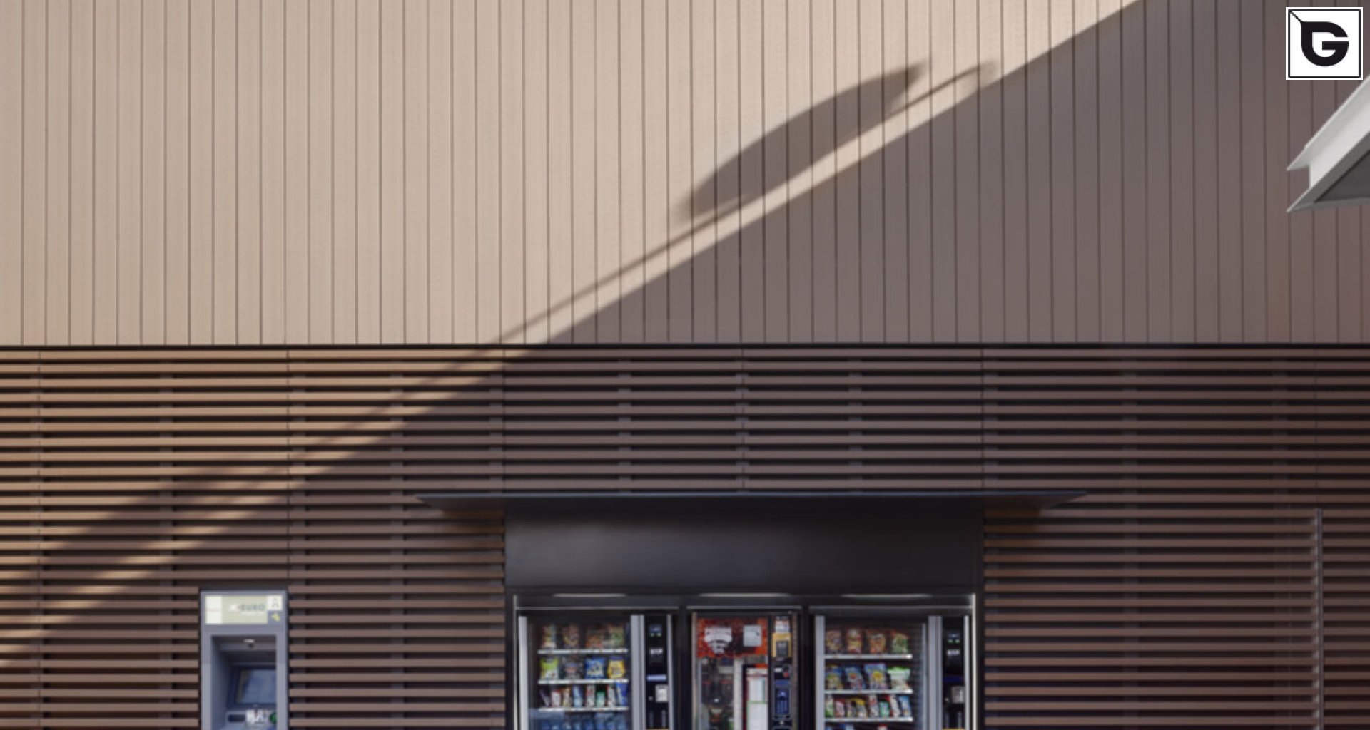 Kaufmännische Gebäude_Verti & Horiz Fassadenverkleidung _Vorzeigeprojekte - WPC holz 