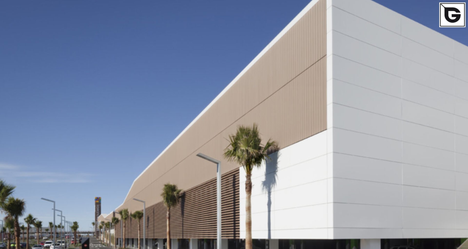 Kaufmännische Gebäude_Verti & Horiz Fassadenverkleidung _Vorzeigeprojekte - WPC holz 