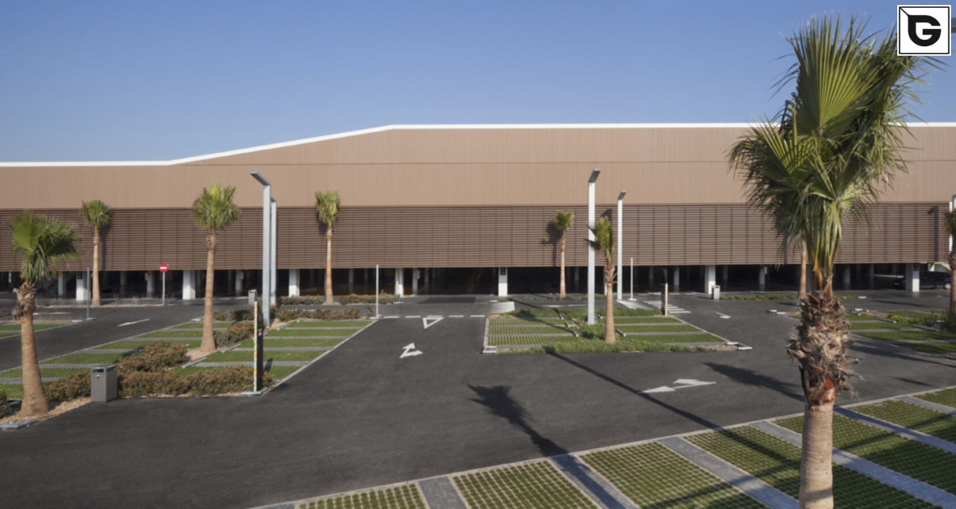 Kaufmännische Gebäude_Verti & Horiz Fassadenverkleidung _Vorzeigeprojekte - WPC holz 