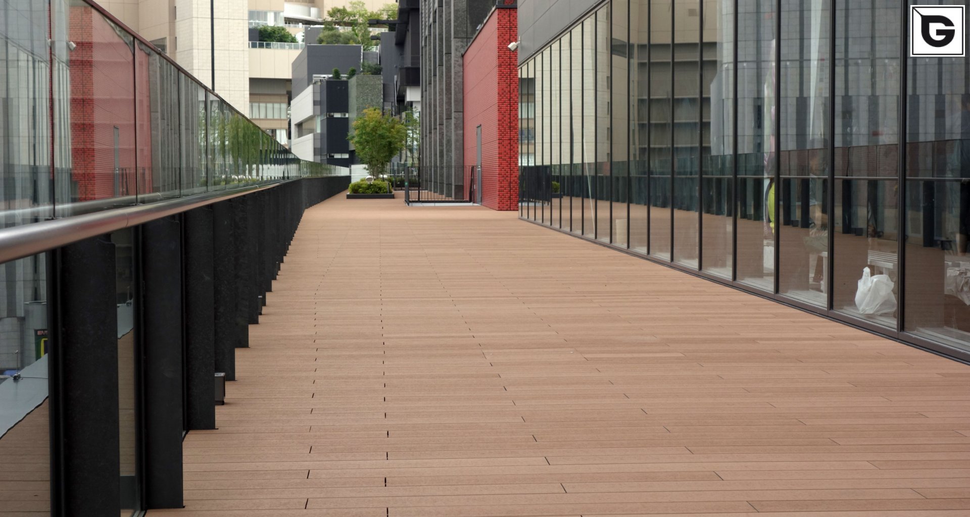 Kaufmännische Gebäude_Terrasse Gewerbliche Nutzung_Vorzeigeprojekte - WPC holz 